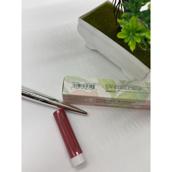 Clinique Pop Lip Shadow Cushion Matte Lip Powder, 05 Blossom Pop, 1.2g / 0.04oz - Picture 4 of 5